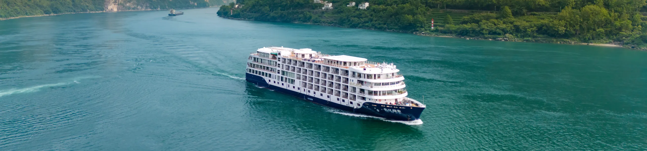 Yangzi Explorer luxury cruise exterior
