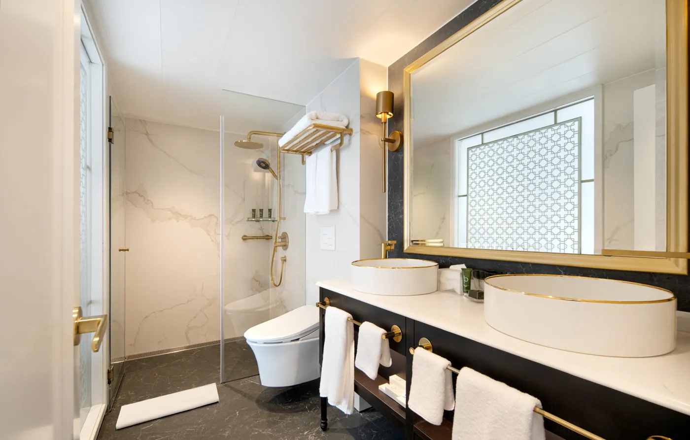 Ambassador Suites Bathroom