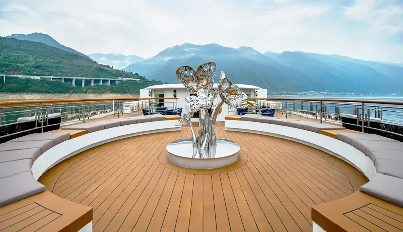 Yangzi Explorer Lobby