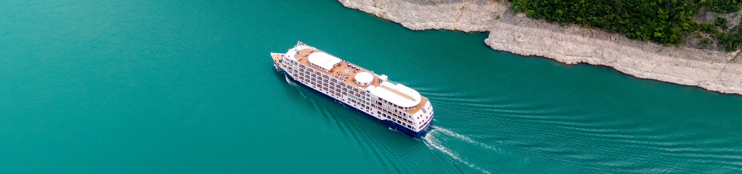 Yangzi Explorer luxury cruise exterior
